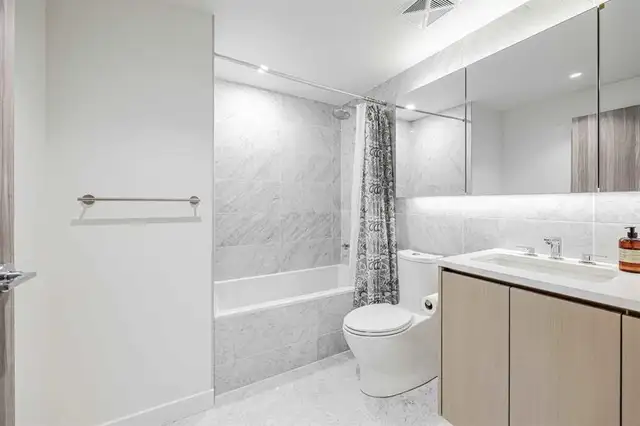 Leslie - Sheppard Luxurious North York Two Bedrooms Condo Rent - Photo 6