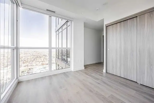 Leslie - Sheppard Luxurious North York Two Bedrooms Condo Rent - Photo 7