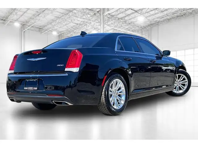 2019 Chrysler 300 300 Touring L | Heated Leather Panoroof | RWD - Photo 2
