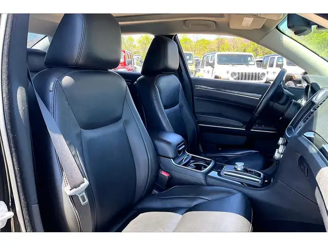 2019 Chrysler 300 300 Touring L | Heated Leather Panoroof | RWD - Photo 7