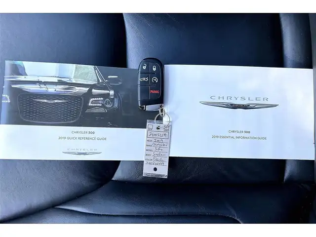 2019 Chrysler 300 300 Touring L | Heated Leather Panoroof | RWD - Photo 10