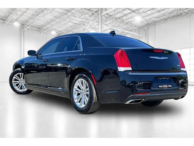 2019 Chrysler 300 300 Touring L | Heated Leather Panoroof | RWD - Photo 12