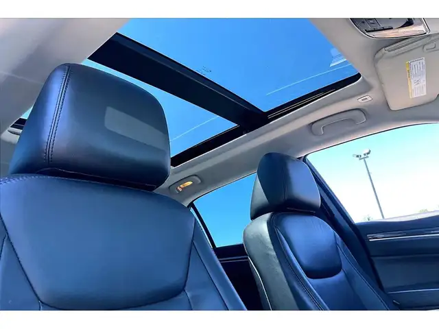 2019 Chrysler 300 300 Touring L | Heated Leather Panoroof | RWD - Photo 17
