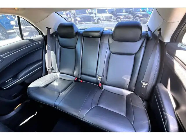 2019 Chrysler 300 300 Touring L | Heated Leather Panoroof | RWD - Photo 26