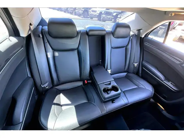 2019 Chrysler 300 300 Touring L | Heated Leather Panoroof | RWD - Photo 27