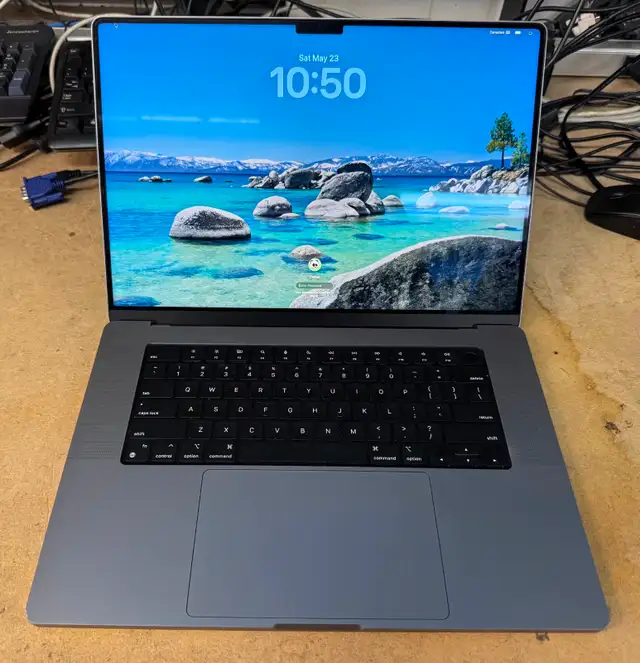 Apple 16' 2021 MacBook Pro Laptop M1 Pro - 16GB RAM - 1TB SSD