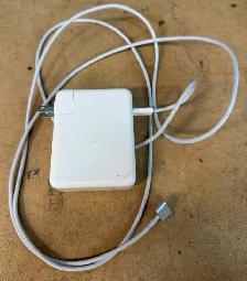 Apple 16' 2021 MacBook Pro Laptop M1 Pro - 16GB RAM - 1TB SSD - Photo 5