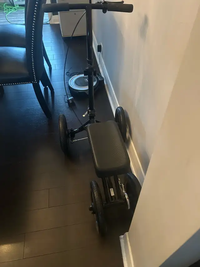 Knee scooter - Photo 2