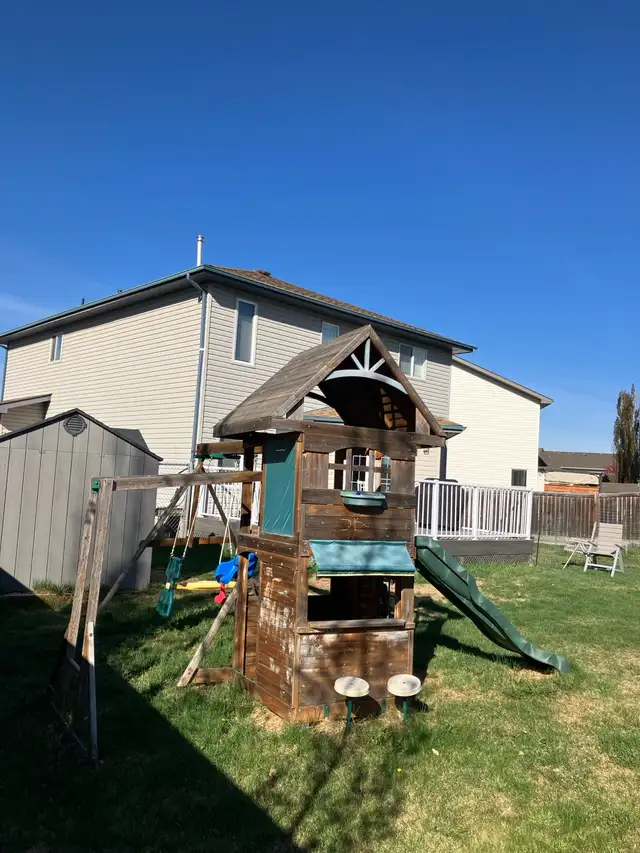 Swing Set - Photo 2