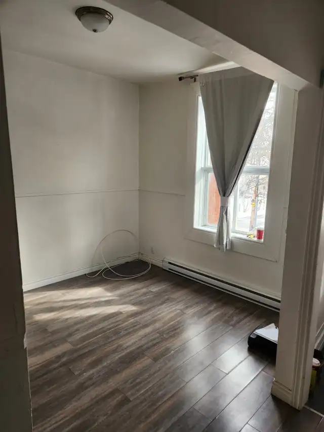 large 3 1/2   backyerd at downtown montreal logement for rent - Photo 6