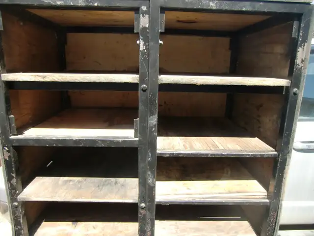 Garage Shelving Units - Photo 8