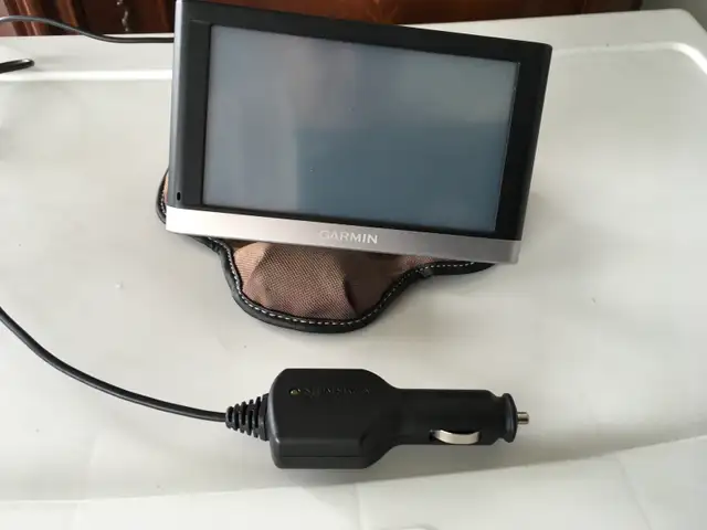 Garmin GPS avec carte CansdaUSA et Europe.