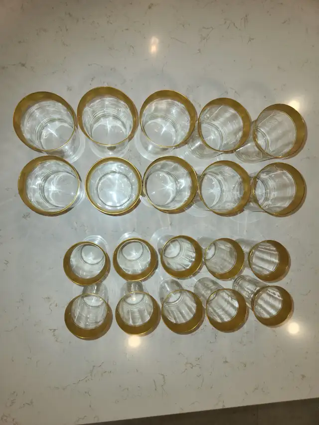 Set de 20 magnifiques verres fins vintage avec dorures - Photo 2