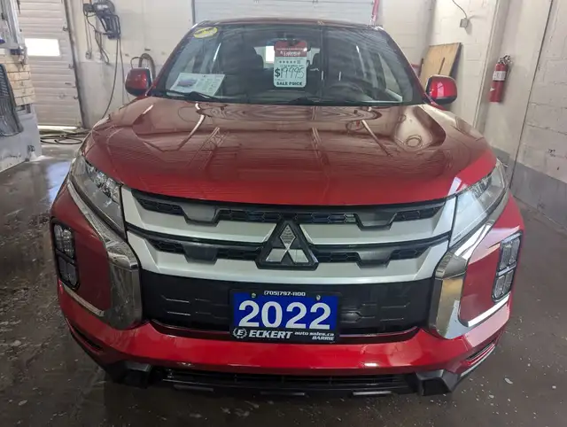 2022 Mitsubishi RVR ES AWD  SPORTY LOOKING SUV! - Photo 2