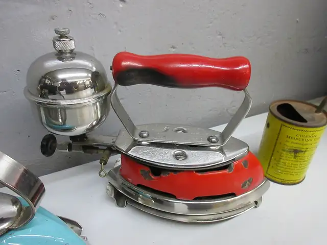 Rare Canadian Coleman Irons - $150 - Photo 4