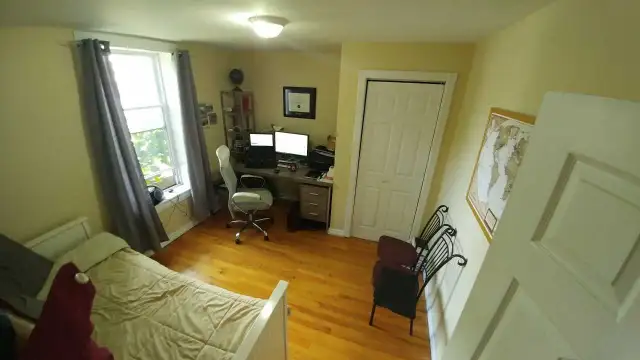Dufferin Grove apartment in house, with two bedrooms, maybe 3! - Photo 5
