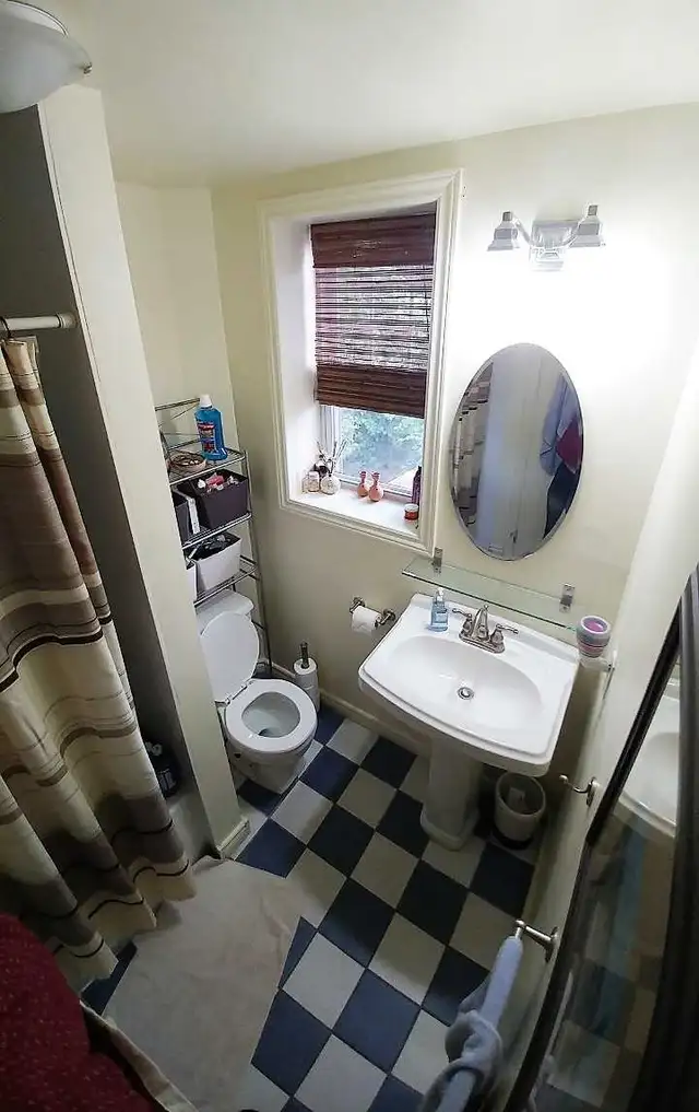 Dufferin Grove apartment in house, with two bedrooms, maybe 3! - Photo 6