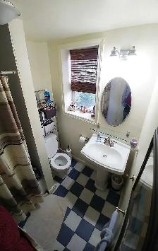 Dufferin Grove apartment in house, with two bedrooms, maybe 3! - Photo 6