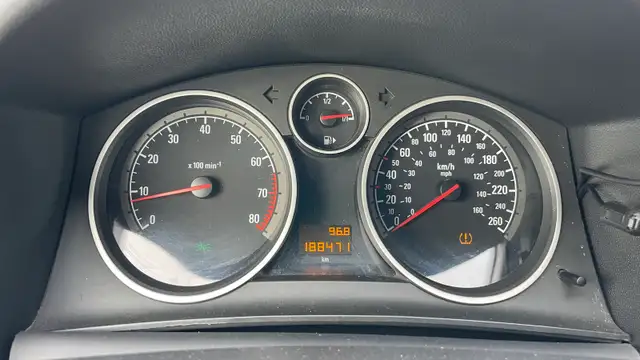 2008 Saturn Astra - Manual Transmission - Photo 9