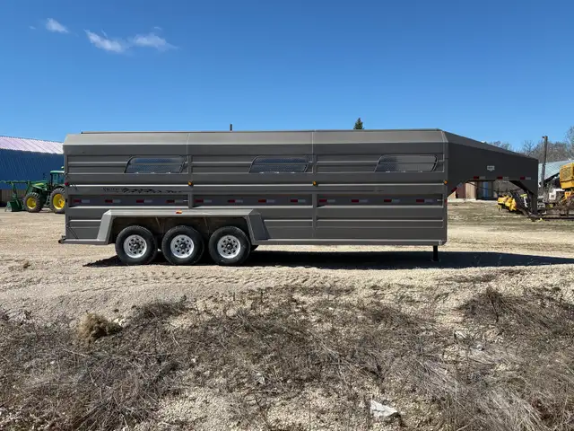 Norbert livestock trailer