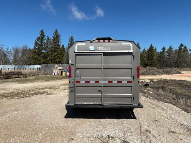 Norbert livestock trailer - Photo 3