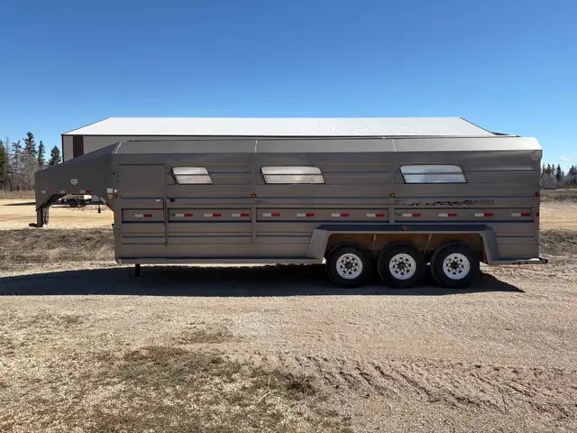 Norbert livestock trailer - Photo 4