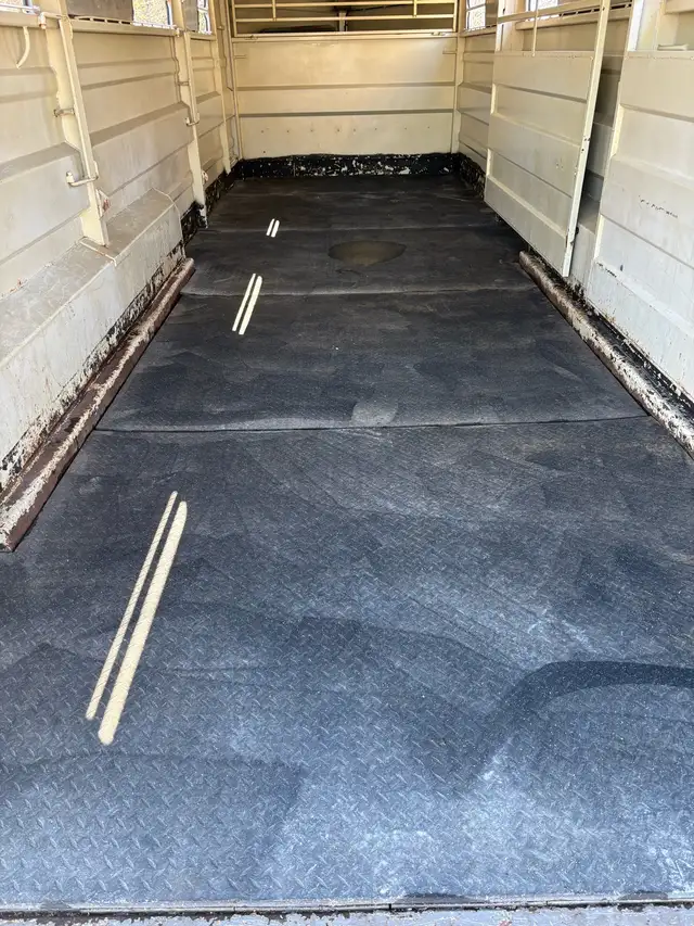 Norbert livestock trailer - Photo 7