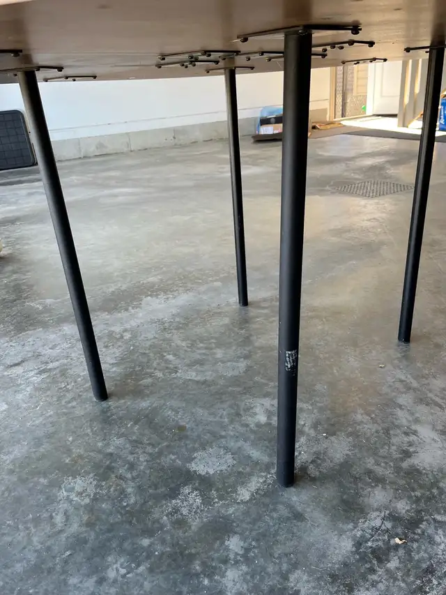 60" Table - Photo 2