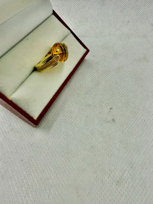 Women's 14K Gold Ring with Large Yellow Topaz~Size 8 - Photo 2