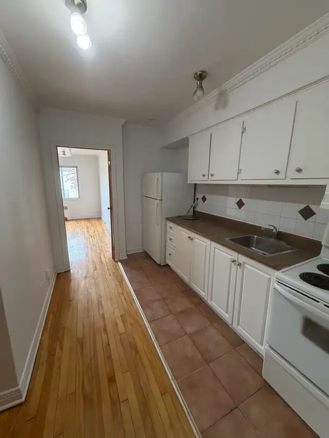 COZY 2½ APARTMENT FOR RENT – PRIME MONTREAL LOCATION