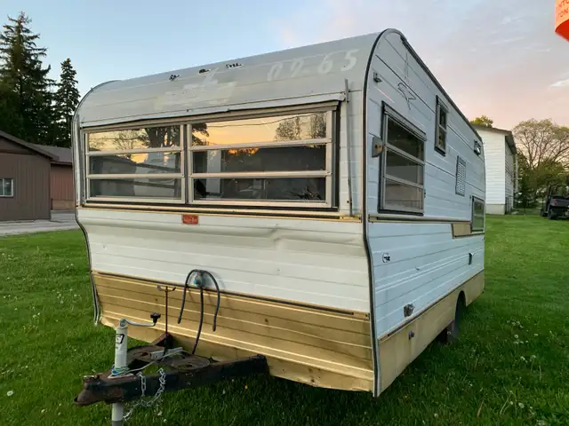 Vintage Retro Golden Falcon Camper - Photo 2