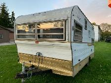 Vintage Retro Golden Falcon Camper - Photo 2
