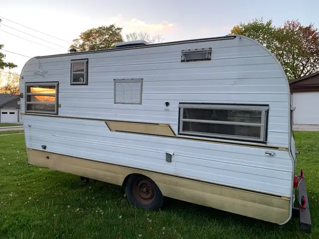Vintage Retro Golden Falcon Camper - Photo 3