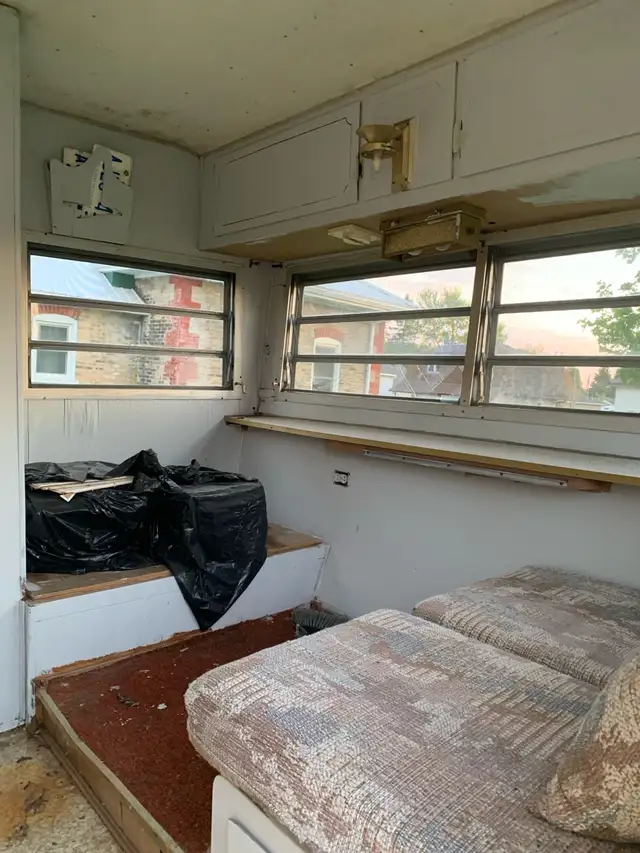 Vintage Retro Golden Falcon Camper - Photo 6