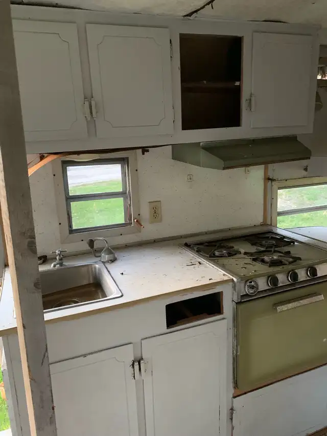 Vintage Retro Golden Falcon Camper - Photo 8