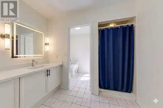 Private Master Bedroom Available for Rent in Mississauga - Photo 2