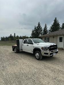 2019 Dodge truck - Photo 2