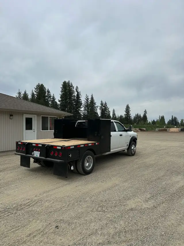 2019 Dodge truck - Photo 3