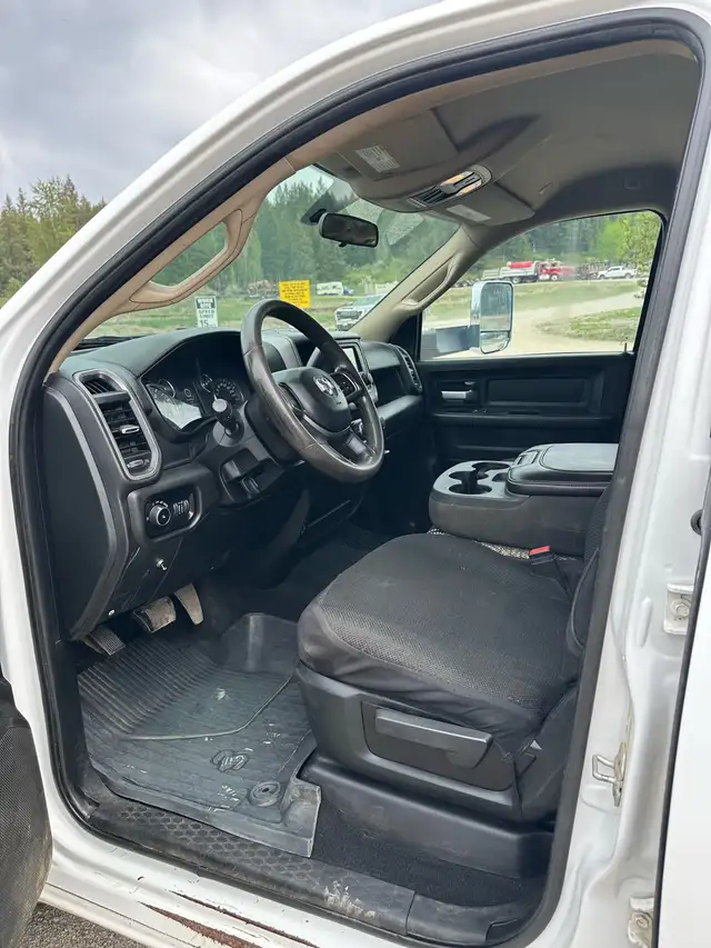 2019 Dodge truck - Photo 5