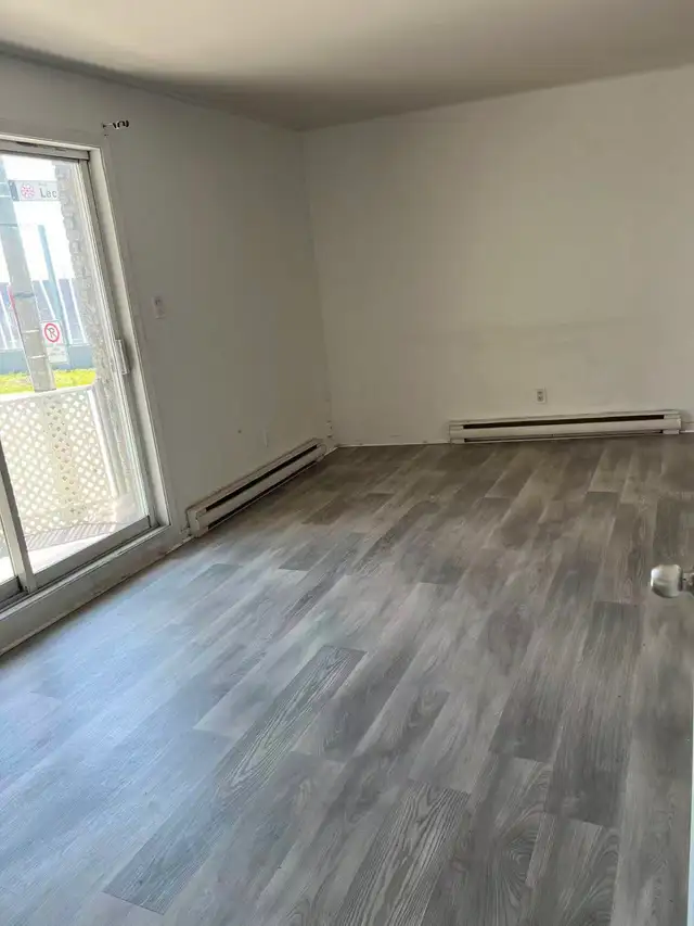 Grand 4 1 / 2, $1290/m, June 1，7721 Rue Lecourt (H1L3J6) - Photo 3