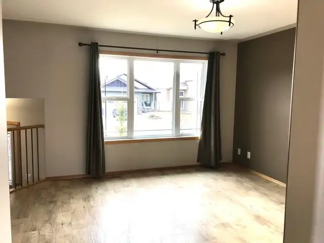 3 Bed / 2 Bath Main Floor Suite - Double Car Heated Garage - Photo 2