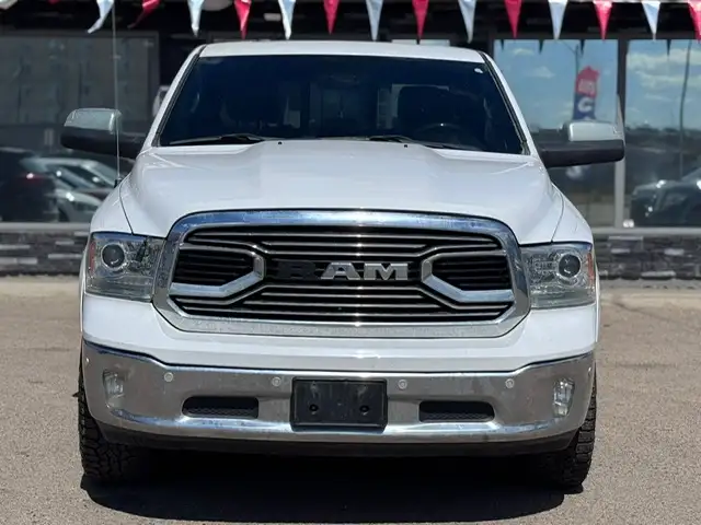 2016 RAM 1500 LIMITED CREW CAB – 3.0L ECO DIESEL – ACCIDENT FREE - Photo 2
