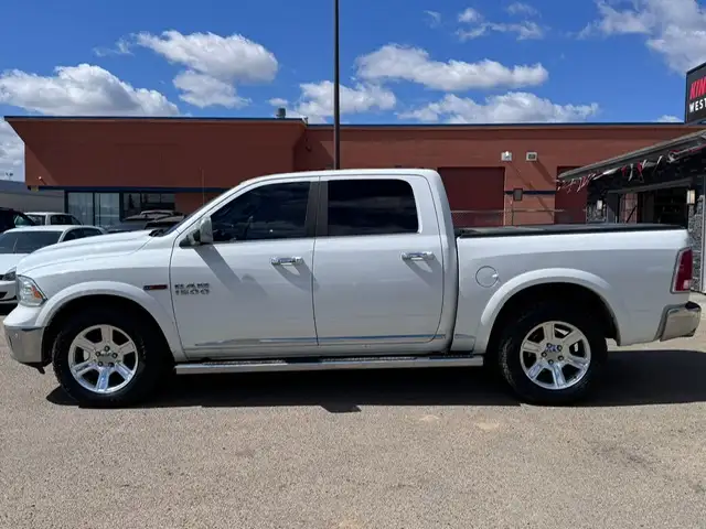 2016 RAM 1500 LIMITED CREW CAB – 3.0L ECO DIESEL – ACCIDENT FREE - Photo 8