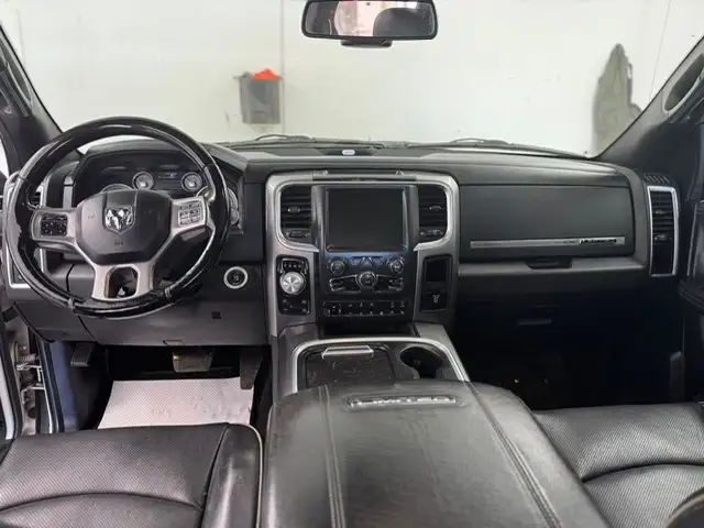2016 RAM 1500 LIMITED CREW CAB – 3.0L ECO DIESEL – ACCIDENT FREE - Photo 10