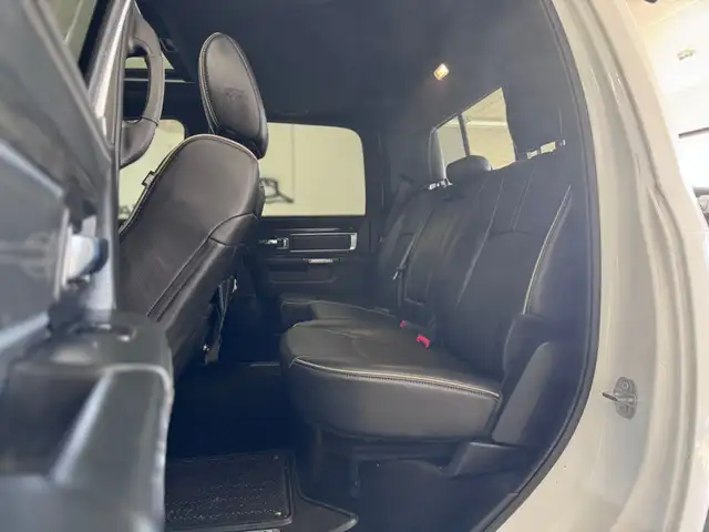 2016 RAM 1500 LIMITED CREW CAB – 3.0L ECO DIESEL – ACCIDENT FREE - Photo 18