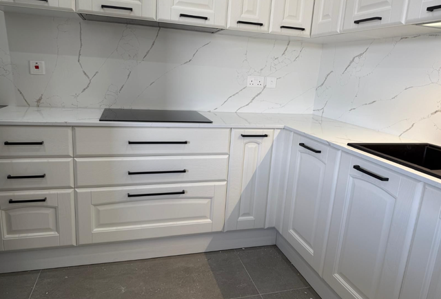 White Countertop With Grey Veins 437-522-8447 - Photo 6