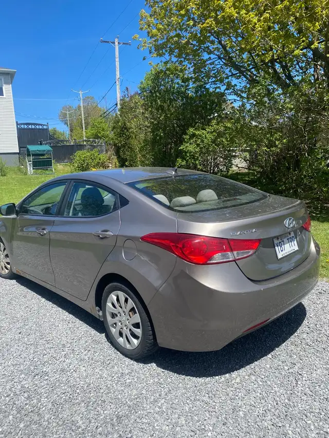 Hyundai Elantra 3013 - Photo 2