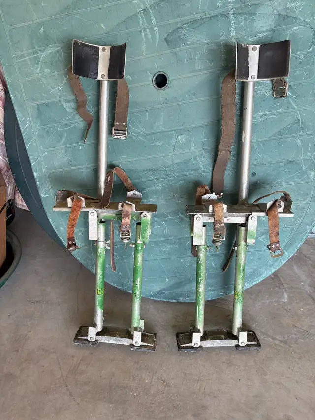 Drywall Stilts - Photo 2