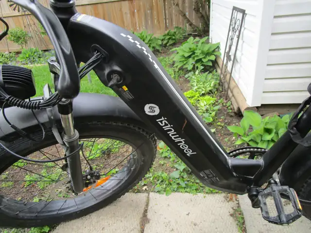 Practically New 26x4 Fat tire E-bike - must sell - Photo 2