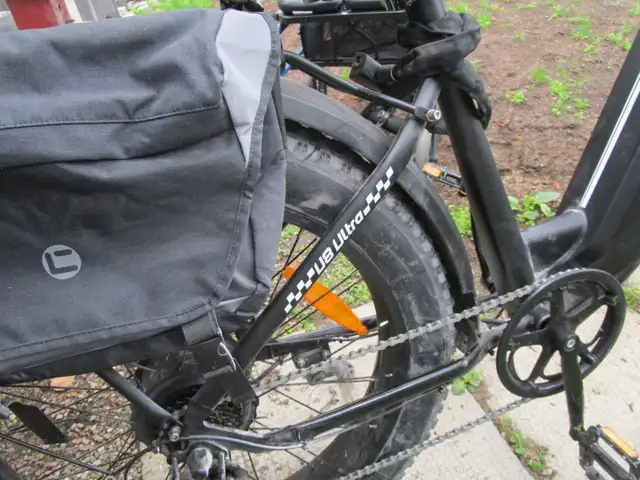 Practically New 26x4 Fat tire E-bike - must sell - Photo 6
